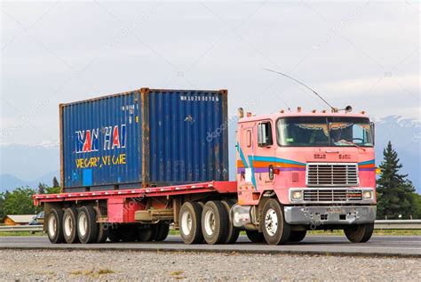 truck international  stock editorial photo  artzzz