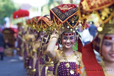 ten  thousands visitors witnessed  bali art festivals opening
