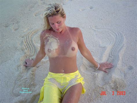 topless girlfriend at beach june 2008 voyeur web hall of fame