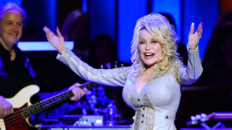 Dolly Parton At The Grand Ole Opry Country Star Celebrates 50 Years