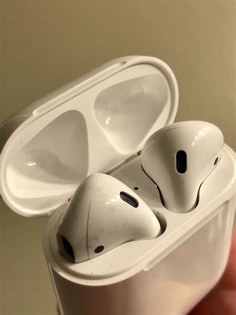 strange stain   airpods  gen  couldnt remove  stain   microfiber