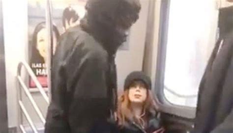 بالفيديو طلبت من رجل أن يعطيها بعض المساحة في القطار فكانت ردّة فعله
