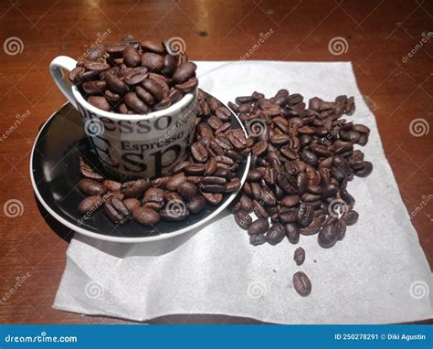 coffee   drink   brewed coffee beans    roasted  ground  powder