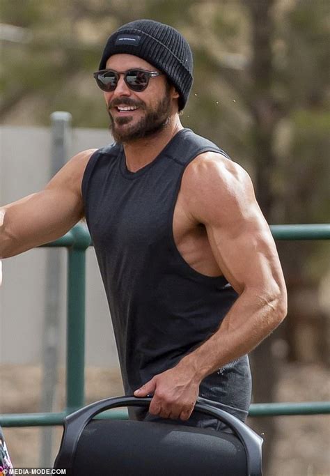 zac efron 33 flaunts his very bulging biceps during a gym session