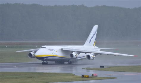 antonov   ruslan    largest cargo aircraft   world arriving  pdx