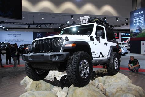 jeep wrangler jl revealed  modern    classic  roader