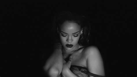 Rihanna Topless Thefappening