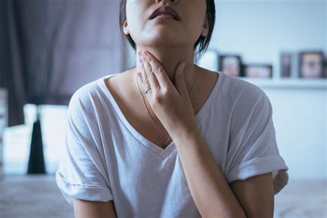 bagaimana membedakan sakit tenggorokan akibat radang  flu yesdokcom
