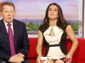 Bbc Mocks Susanna Reid S Pant Flashing Sofa Moment In W1a Daily Mail