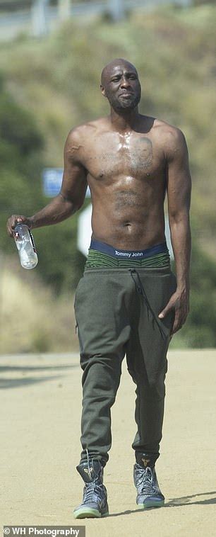 Lamar Odom Chats Up A Pretty Girl And Gets Shirtless On A Hike Daily