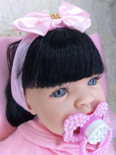 boneca tipo reborn bebê realista kit acessórios 14 itens linda