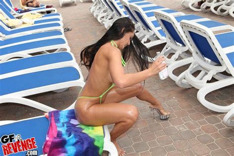 bootylicious girlfriend in thong bikini on tahiti beach pichunter