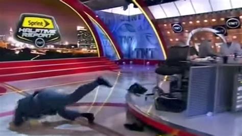 shaq offers 500 for the best meme of his on tv fall