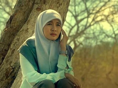 foto transformasi gaya hijab wanita indonesia dari masa