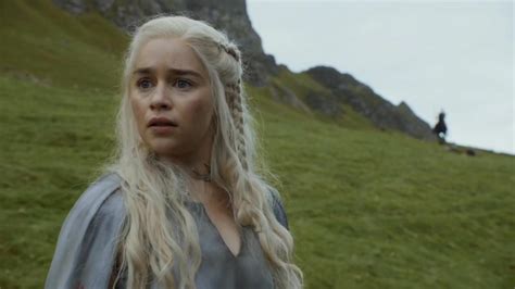game of thrones star emilia clarke can t stand sex scenes