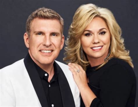lindsie chrisley my gross father threatened to release my sex tape the hollywood gossip