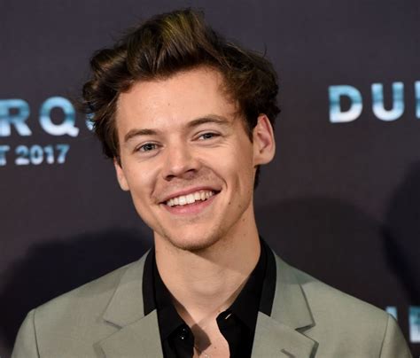 Harry Styles Here S The Story Behind His Nude Album Cover