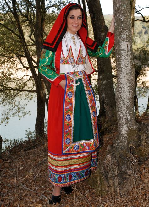 sardinian folk costume traditional outfits traditional dresses