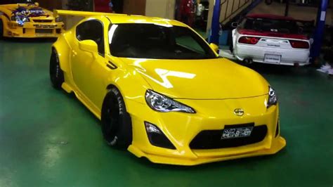 ROCKET BUNNY BEE RACING SUBARU BRZ - YouTube