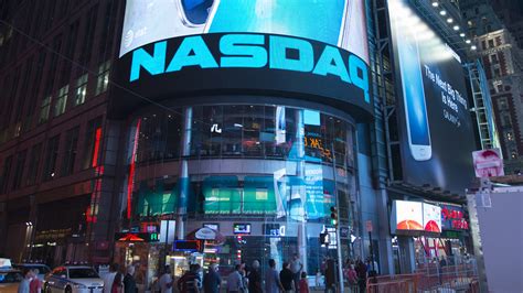 nasdaq closes    stock market extends rally  upbeat