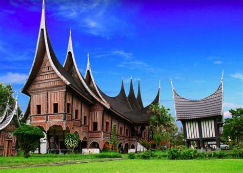 rumah gadang rumah adat sumatera barat tradisikita indonesia