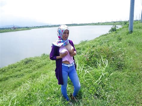 Indonesian Cewek Jilbab Bugil Outdoor 8 Pics Xhamster