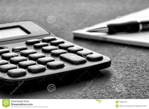 calculator met  op papier stock afbeelding image  document