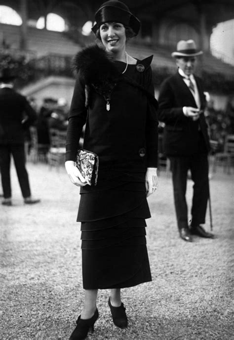 50 Fabulous Vintage Photos That Show Women’s Street Style From The