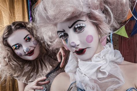 Roaming Circus Clowns – Roaming Acts Fire Shows Stilt Walkers