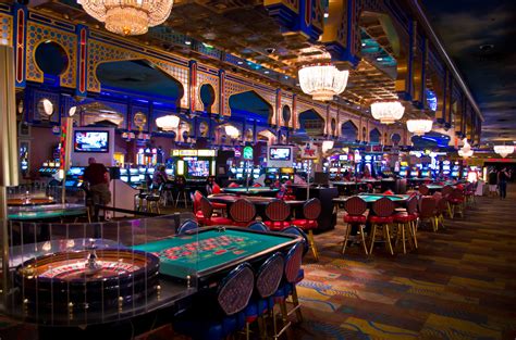 gambling industry hopes casino mogul  white house pays