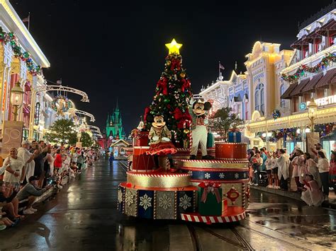 Photos Video Mickey’s Once Upon A Christmastime Parade At Mickey S