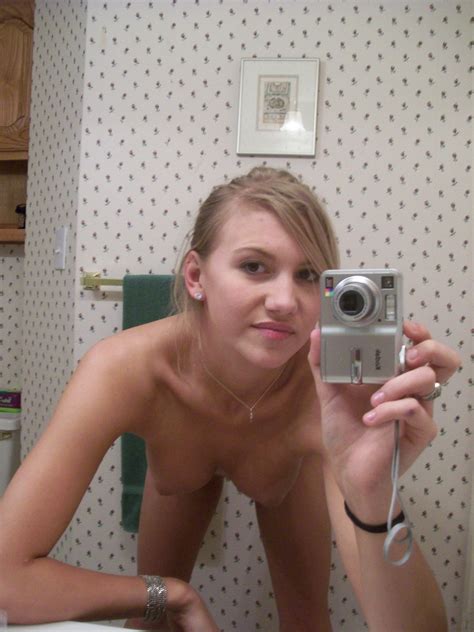 hot teen girl taking herself pics in mirror nude amateur girls