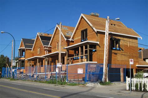 number  houses  built  canada  reached   year high