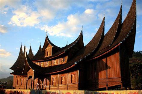 rumah gadang cerminan arsitektur khas minangkabau
