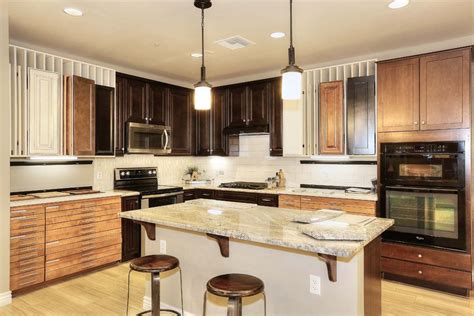 kitchen      cabinets  countertop selections