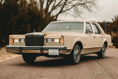 mile  lincoln town car  sale  bat auctions sold    february