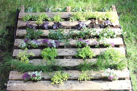 How to make a Wood Pallet Planter?   42 DIY Ideas  