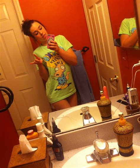 35 Worst Selfie Fails From People Who Forgot To Check