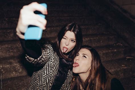 girls taking self portraits with a mobile phone by hex best friend
