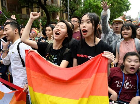 taiwan s parliament legalizes same sex marriage a first