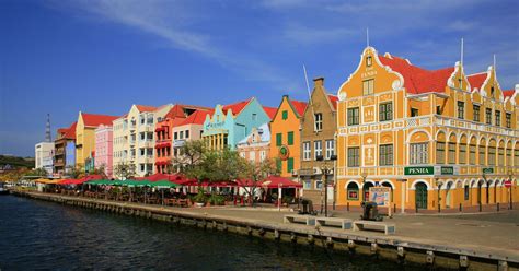 curacao cool reasons  visit