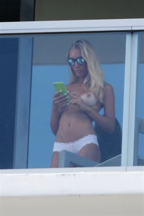 laura cremaschi topless on her hotel balcony in miami beach 08 18 15 video