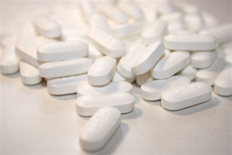 white acetaminophen pills  caplets picture  photograph  public domain
