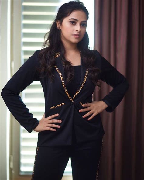 sri divya looking beautiful in black dress photogallery page 3