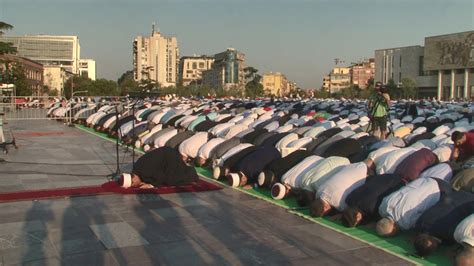 myslimanët në gjithë botën festojnë sot kurban bajramin abc news