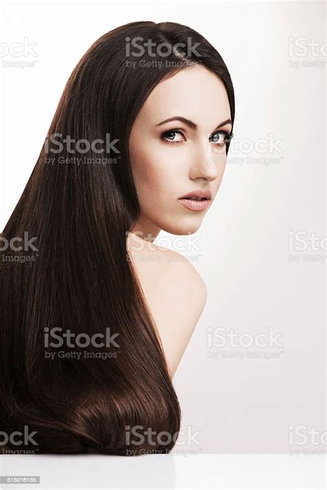 Wanita Elegan Dengan Rambut Alami Yang Indah Foto Stok Unduh Gambar