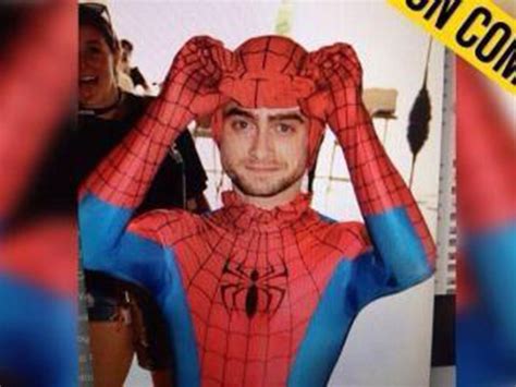 comic con 2014 daniel radcliffe goes undercover as spider