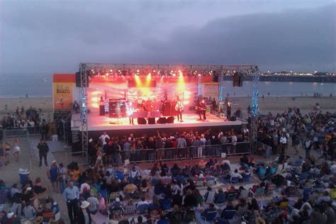 magpies  beach concert   fantastic picnic