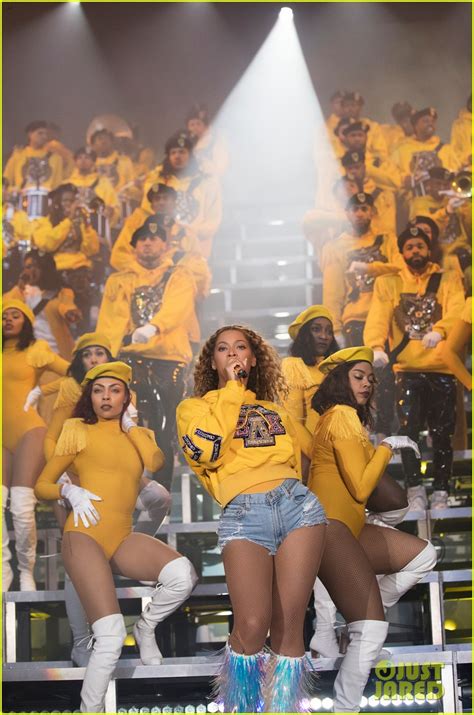 Beyonce S Coachella Performance Photos See Her Fierce