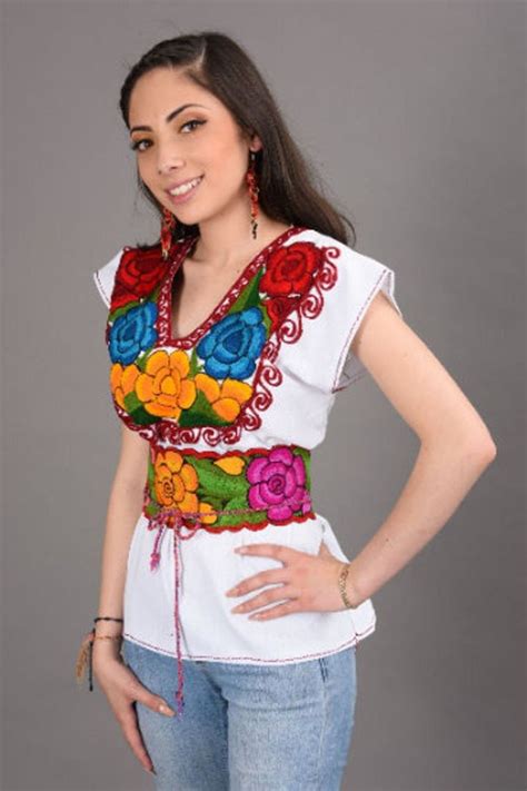 Blusa Mexican Con Flores Mexican Embroidery Blusa De Manta Etsy